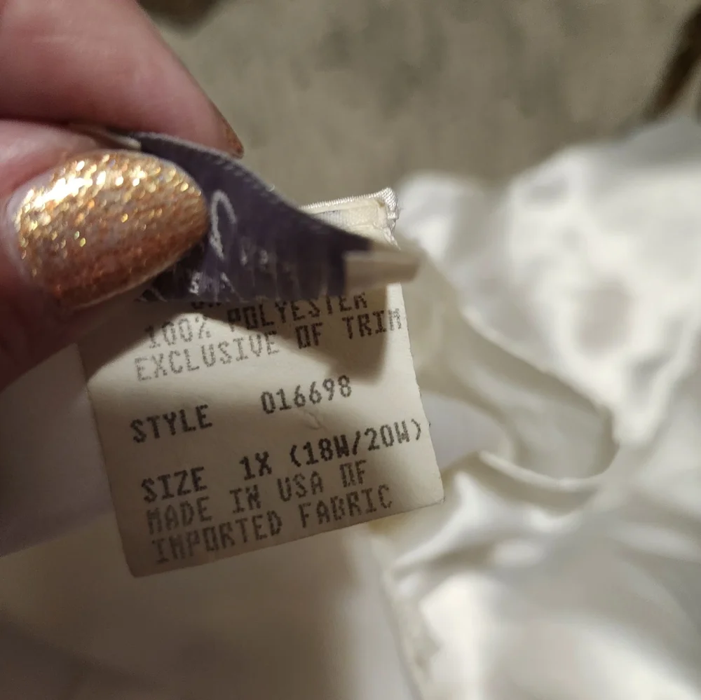 WHITE SATIN ROBE - Picture 7 of 7